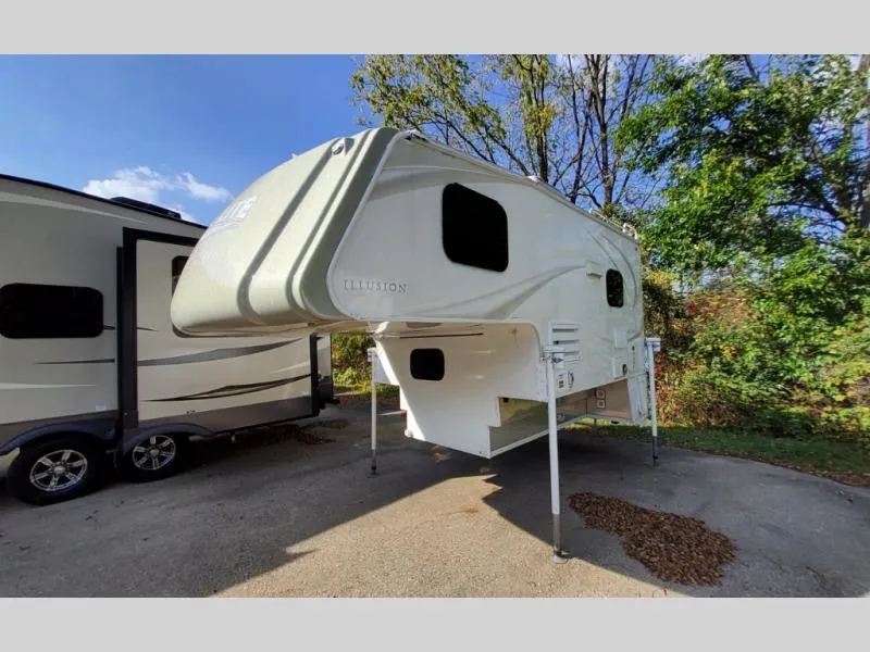 2017 Travel Lite Truck Campers Used    890SBRX Series - Photo 3