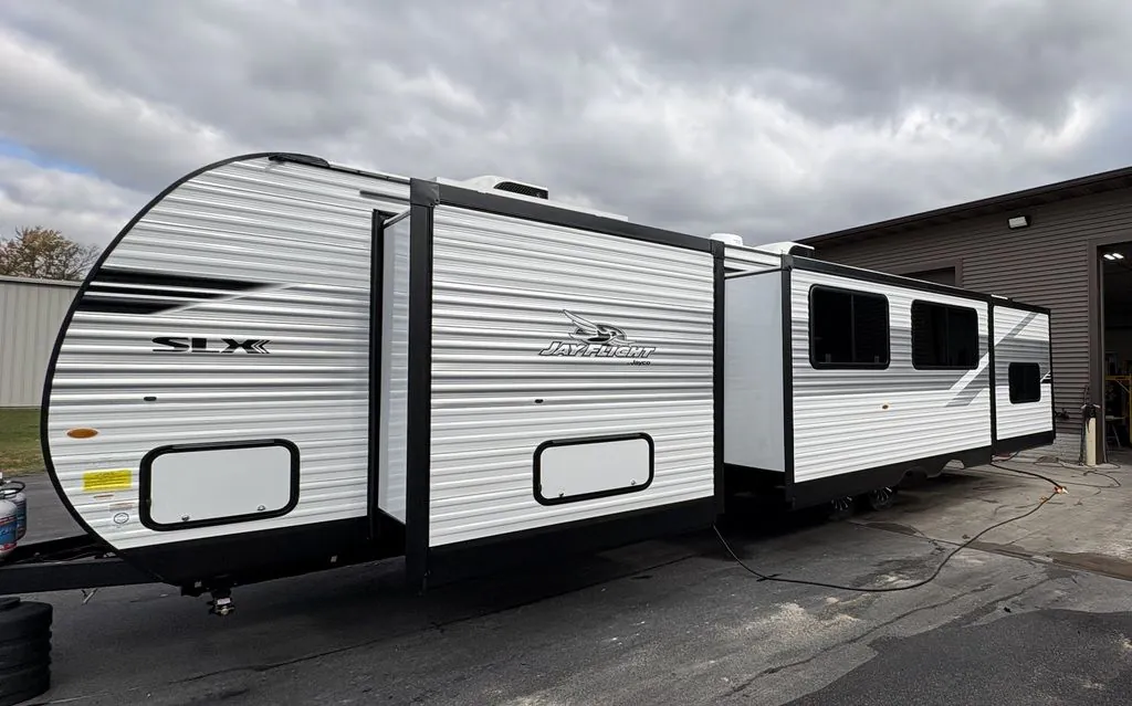 2026 Jayco Jay Flight 325BHT - Photo 3