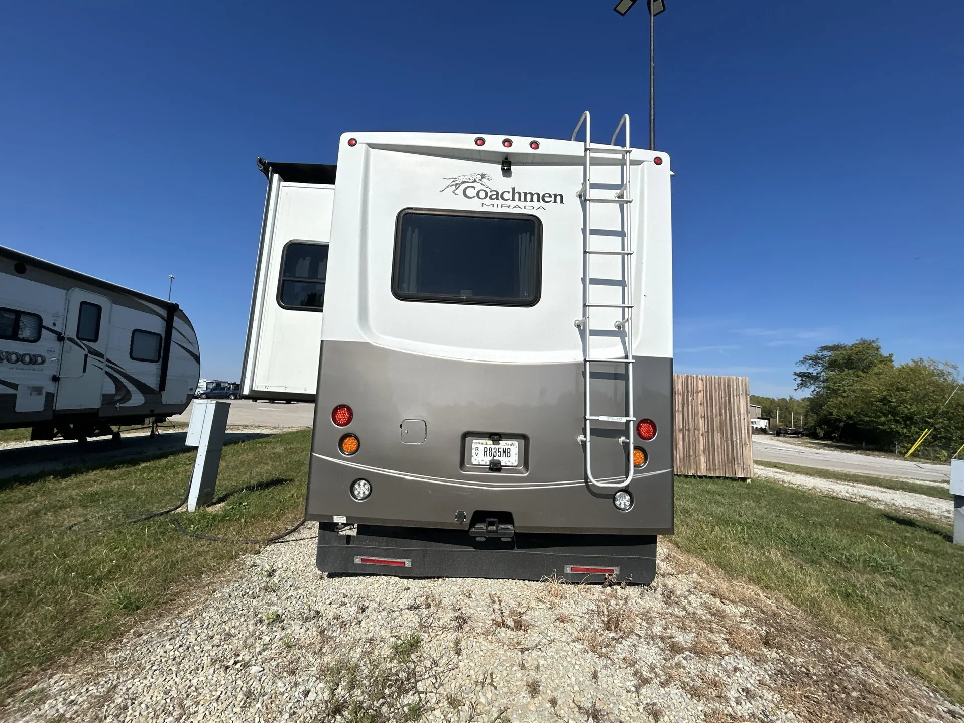 2011 Coachmen Mirada 29DS — living area main