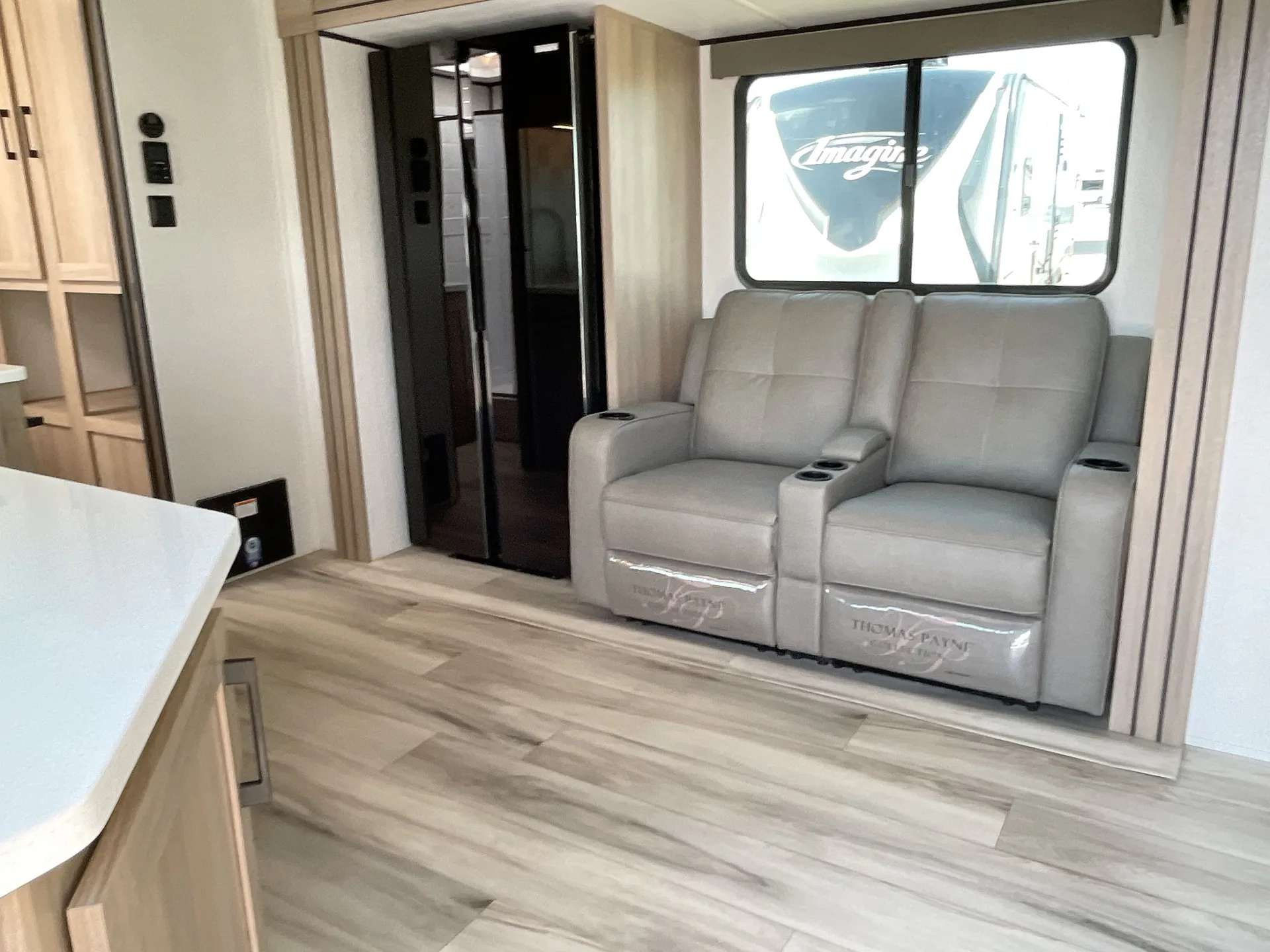2025 Keystone Coleman Legacy 1905RB — living area main