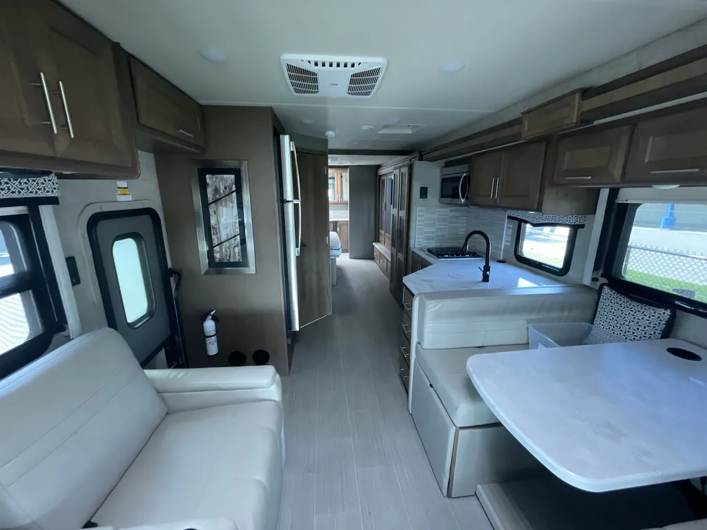 2022 Thor Motor Coach Magnitude RS36, Photos photo 2