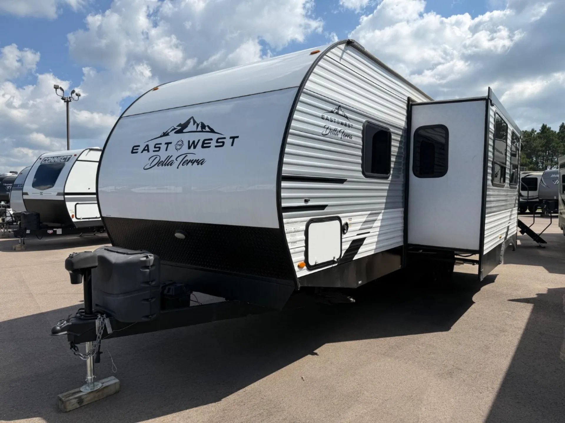 2022 East to West Della Terra 261RB - Photo 4