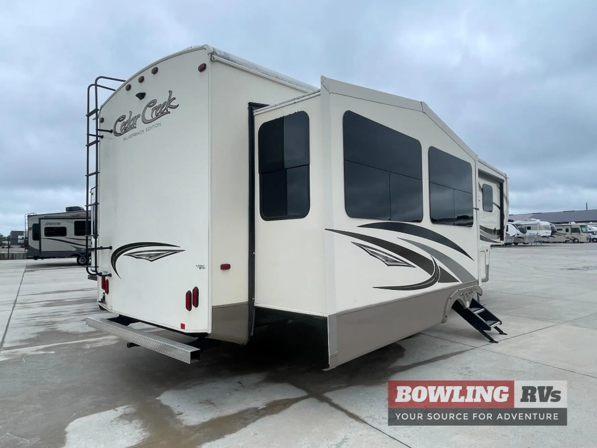 2018 Forest River Cedar Creek Silverback 29IK — Photo 6