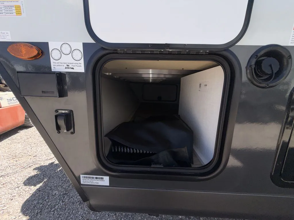 2027 Forest River Rockwood Mini Lite 2109S — Photo 6