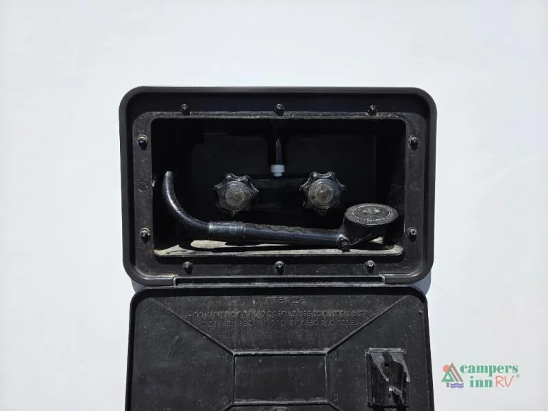 2023 Forest River Rockwood Mini Lite 2205S - Photo 3