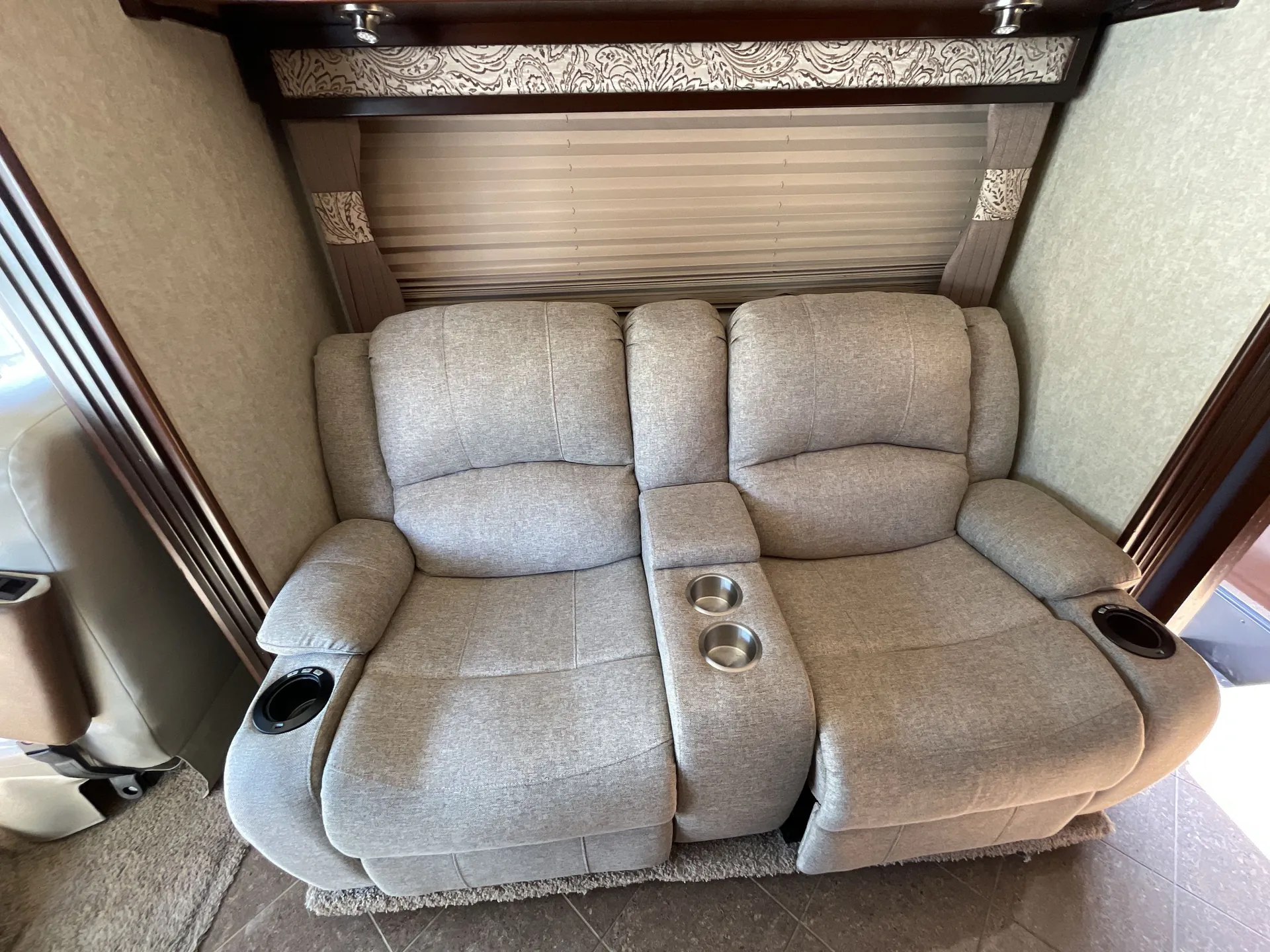 2013 Coachmen Encounter 37TZ — living area main