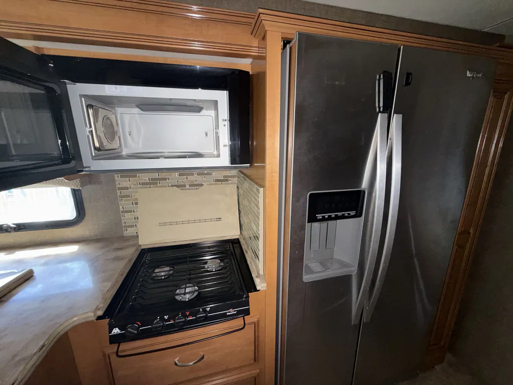 2017 Thor Motor Coach Challenger 37YT, Photos photo 11
