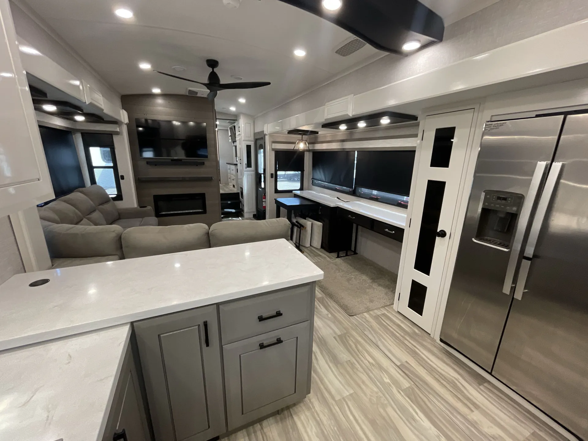 2025 Jayco Pinnacle 38FBRK — living area main