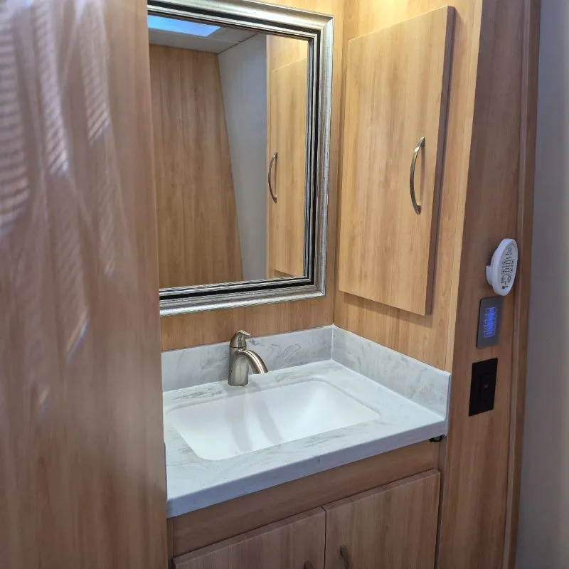 2025 Chinook RV Summit DS, Photos photo 11
