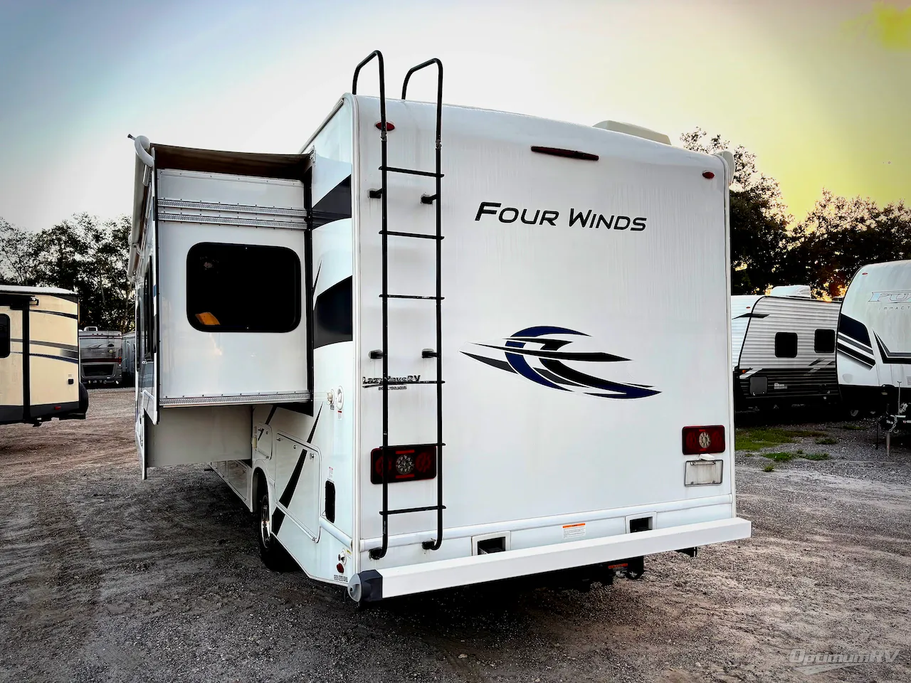 2022 Thor Motor Coach Four Winds 27R - Photo 4