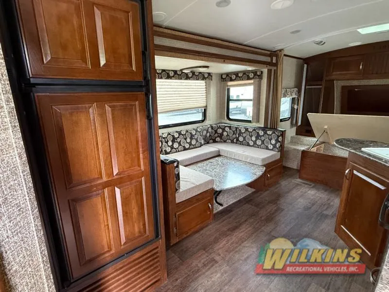 2015 Keystone RV Laredo 240MK - Photo 3