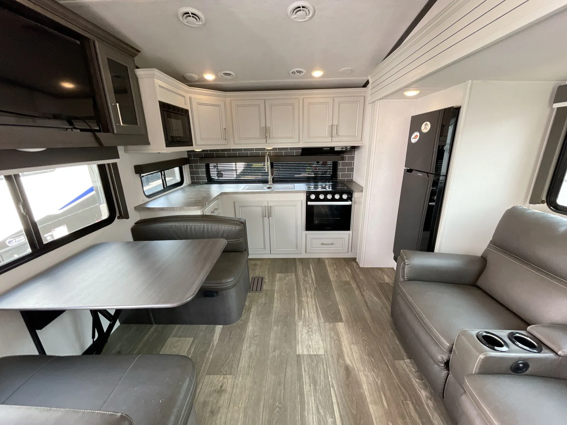 2024 Keystone Cougar Half-Ton 23MLE — living area main