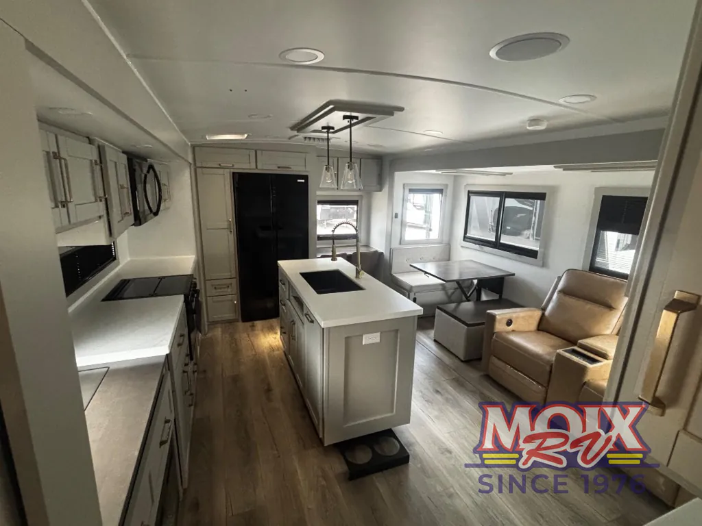 2025 Brinkley Model Z Air 285, Photos photo 9