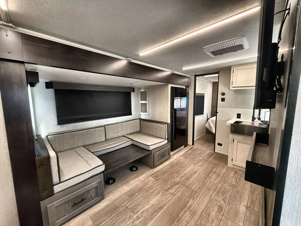 2026 Forest River Alpha Wolf 24TRUNK, Photos photo 4