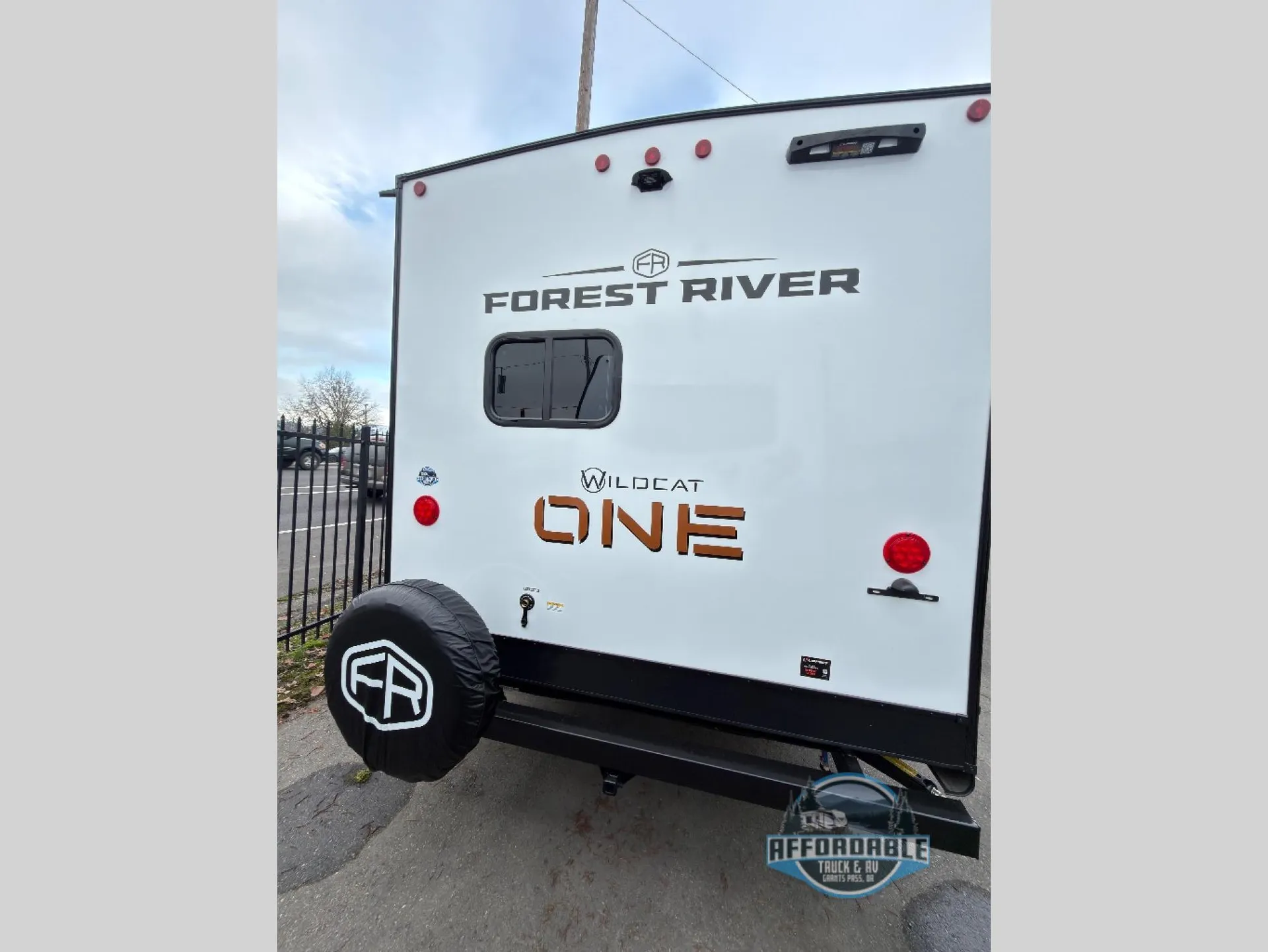2026 Forest River Wildcat ONE 221CHEF — Photo 6