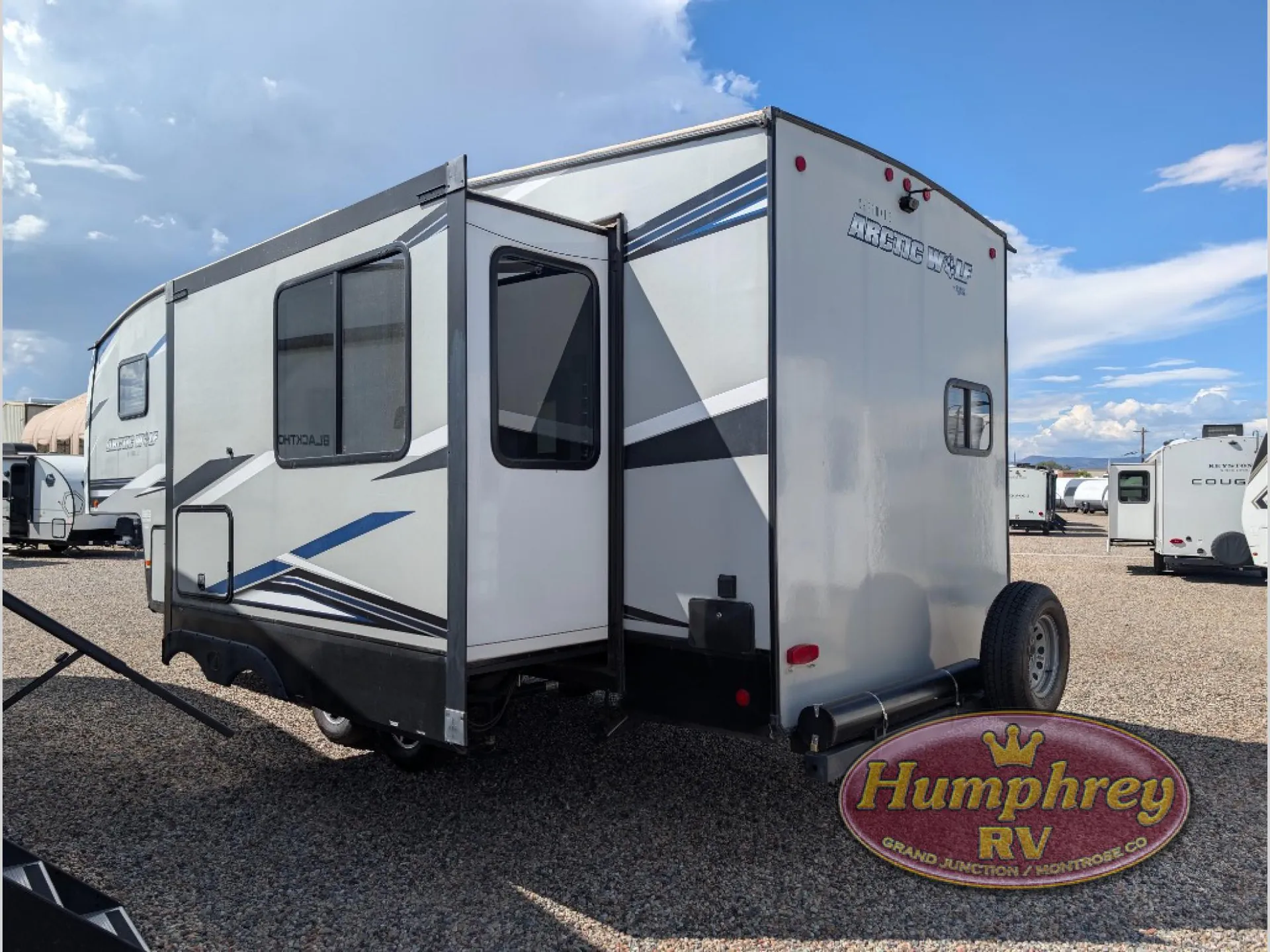 2022 Forest River Cherokee Arctic Wolf 261RK - Photo 4