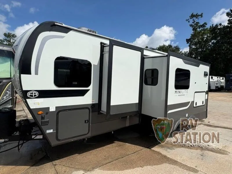 2027 Forest River Rockwood Mini Lite 2522FB - Photo 4