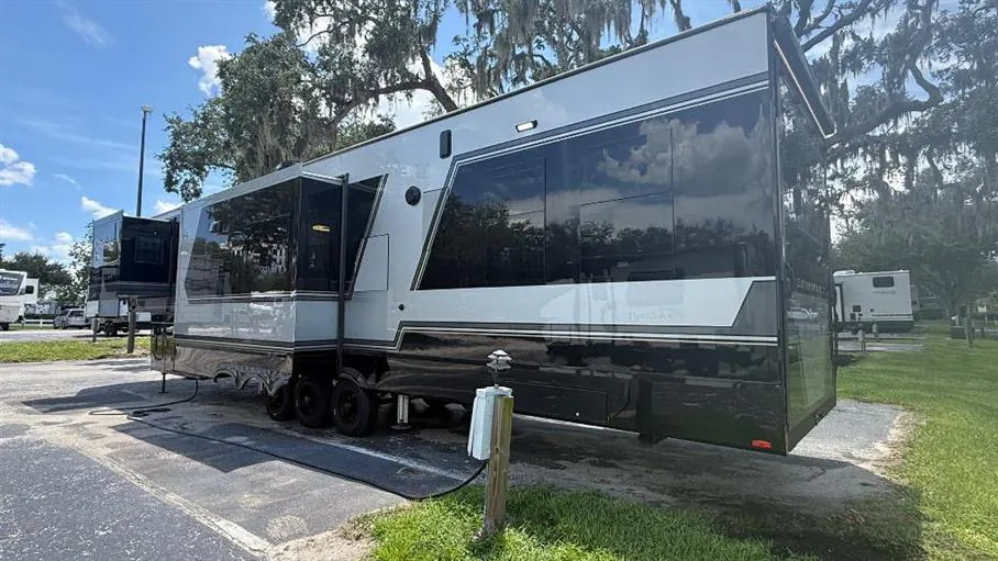 2025 Brinkley Model G 4100, Photos photo 5