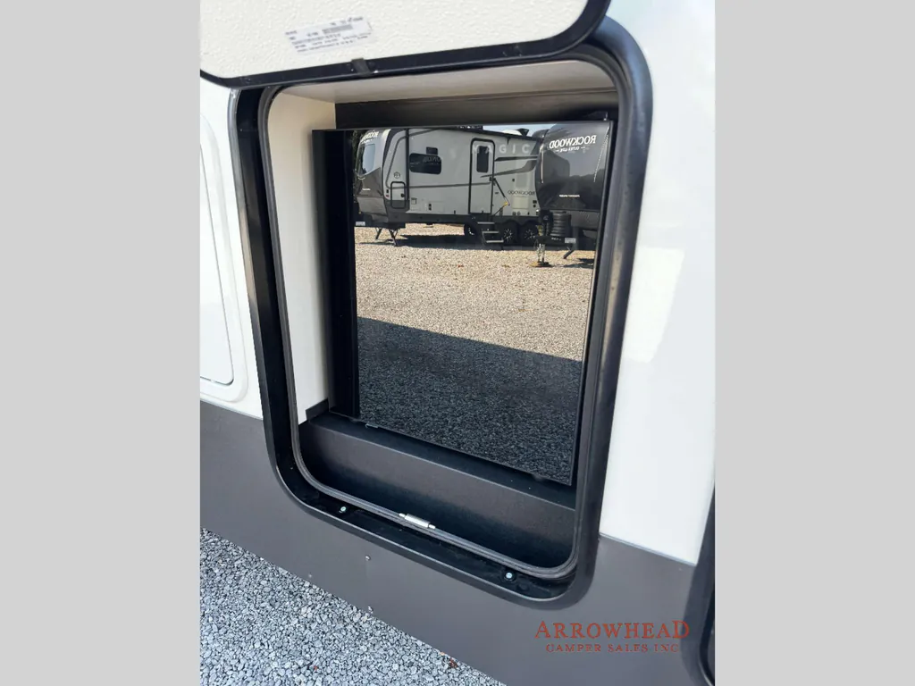 2027 Forest River Rockwood Signature 401SFB, Photos photo 8