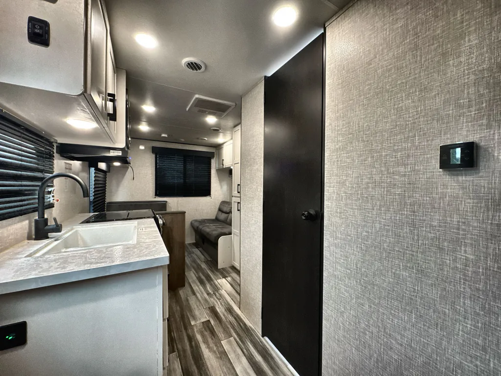 2025 Jayco Jay Flight SLX 210QB, Photos photo 2