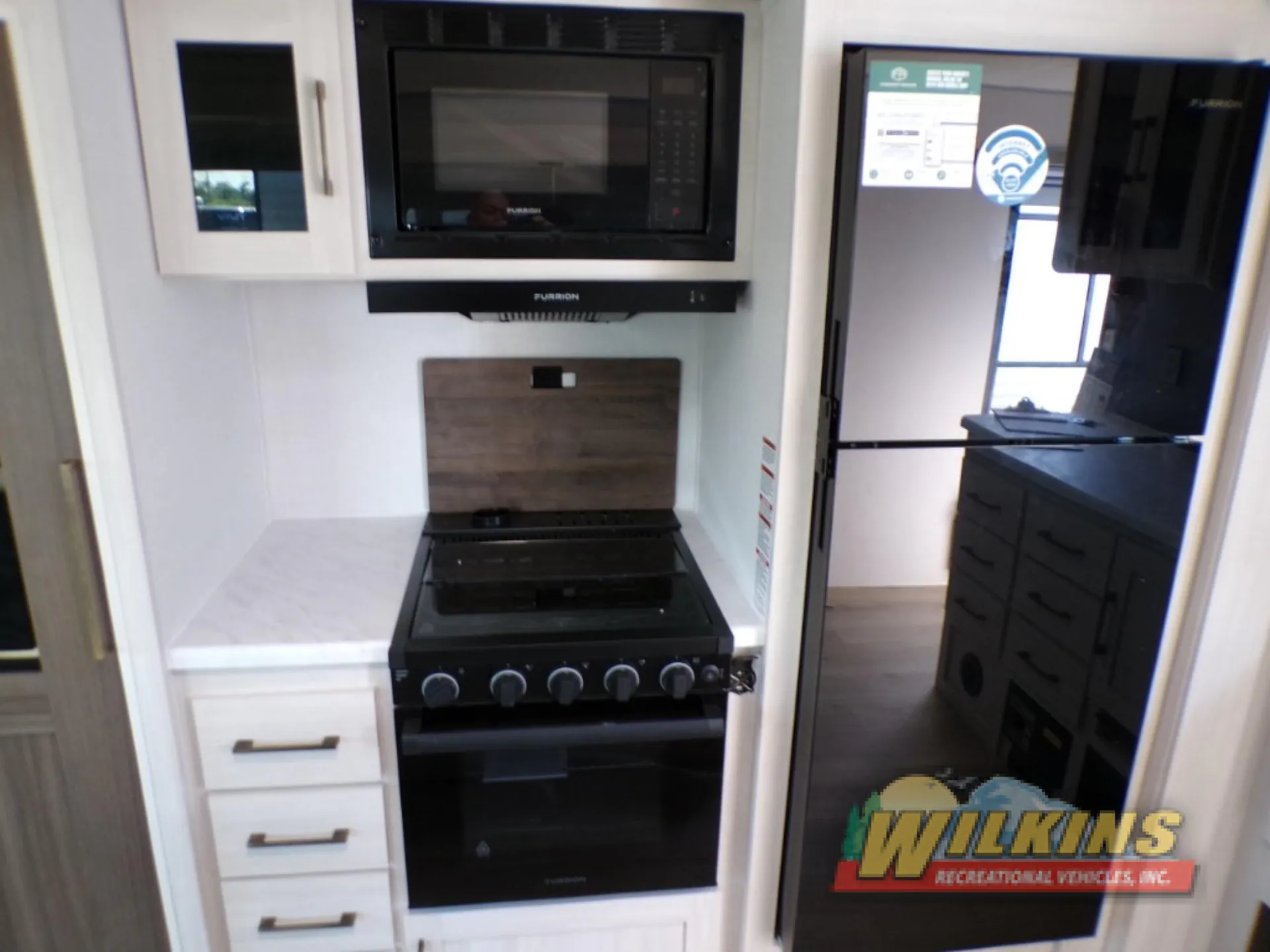 2027 Forest River Grand Surveyor 305RLBS — Photo 7