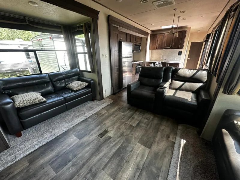 2018 Forest River Salem Villa Estate 395RET, Photos photo 18