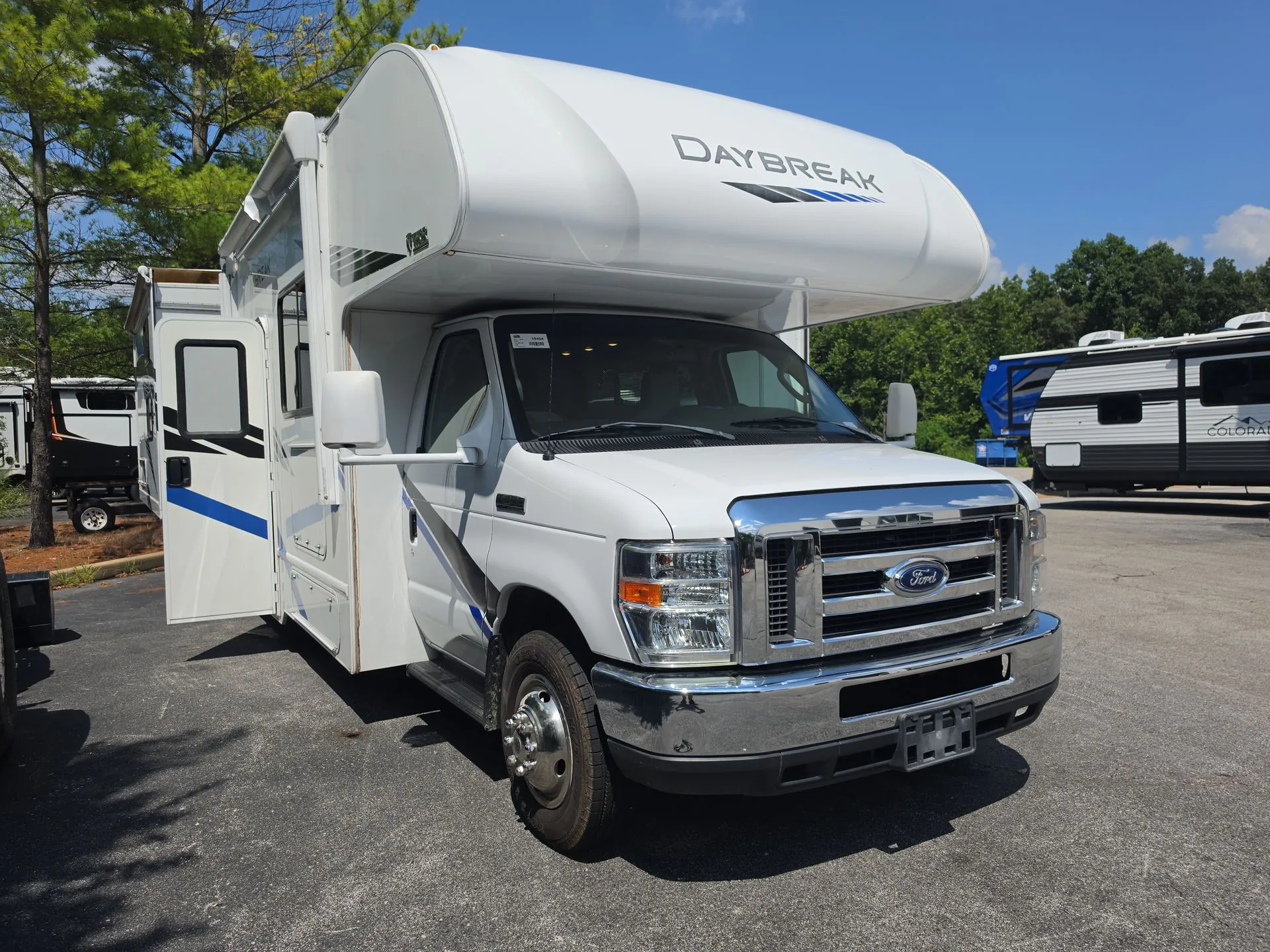 2019 Thor Motor Coach Daybreak 30DB - Photo 2