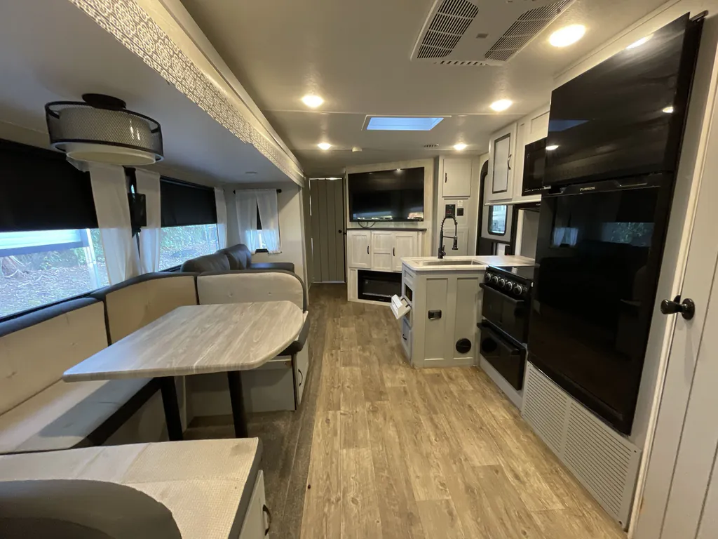 2022 Forest River Vibe 32BH, Photos photo 3