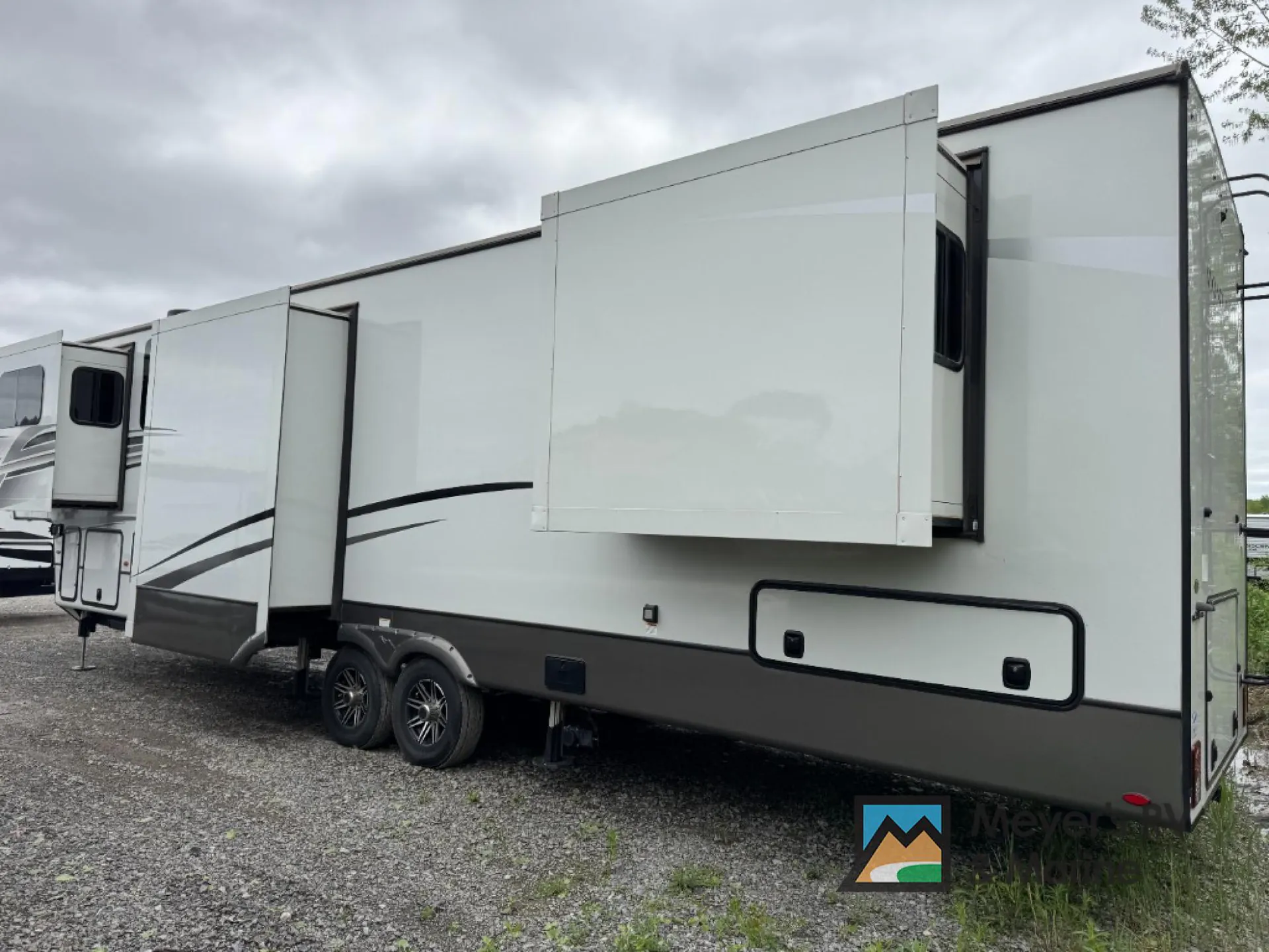 2024 Keystone Montana 3941FO - Photo 4