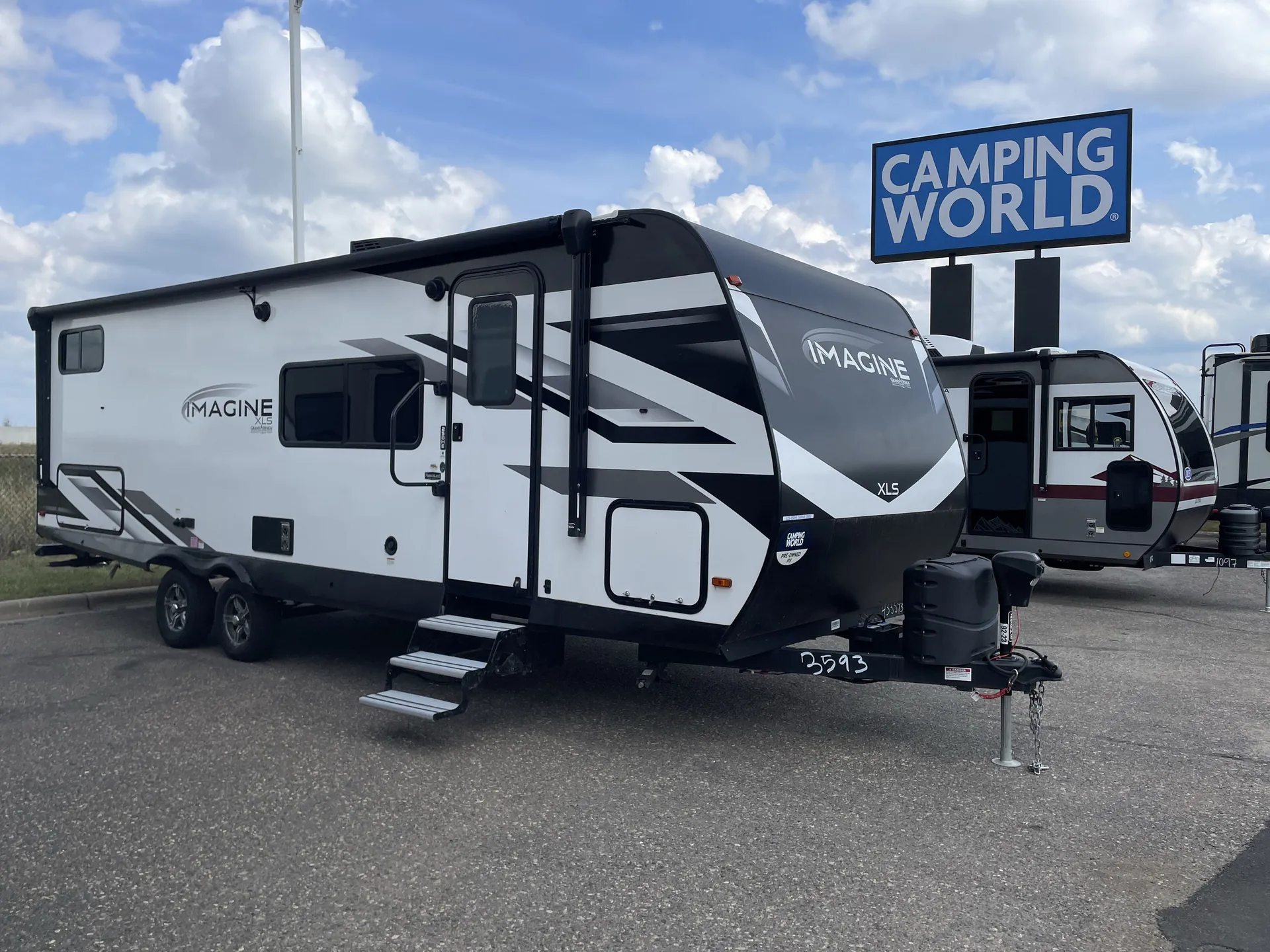 2023 Grand Design Imagine XLS 25BHE - Photo 2