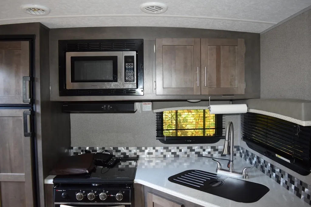 2020 Forest River Rockwood Ultra Lite 2614BS, Photos photo 11