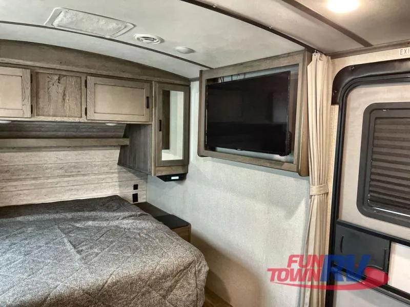2021 Keystone Outback Ultra-Lite 221UMD - Photo 4