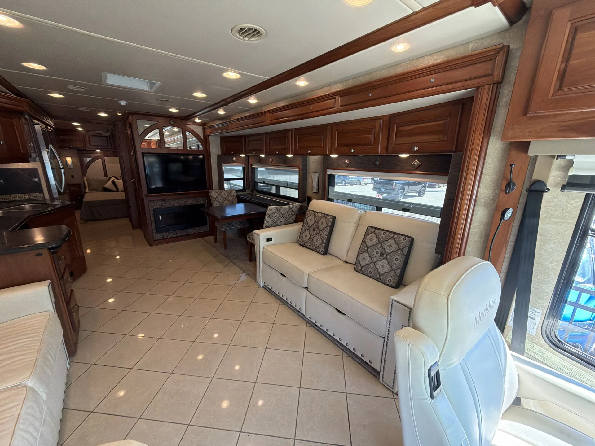 2015 Winnebago Meridian 36M — living area main