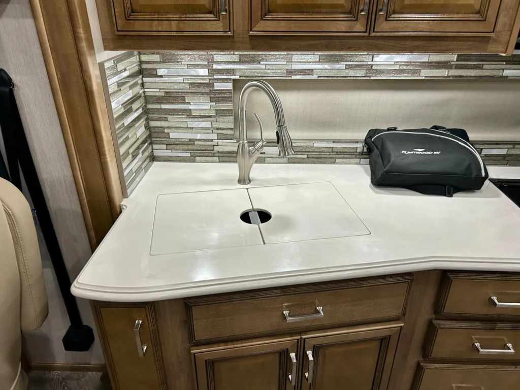2020 Fleetwood Pace Arrow LXE 38K, Photos photo 11
