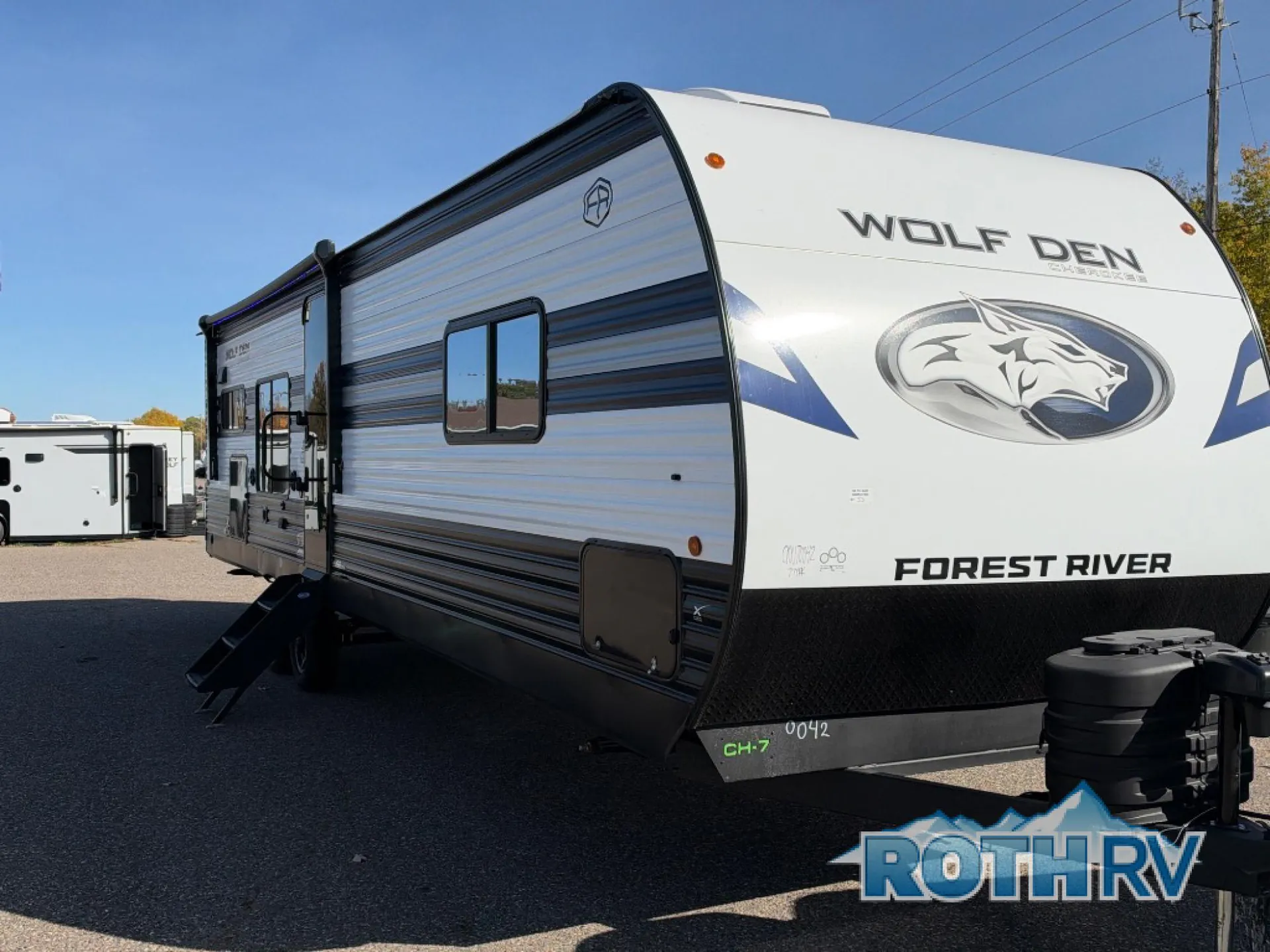 2027 Forest River Cherokee Wolf Den 271RK