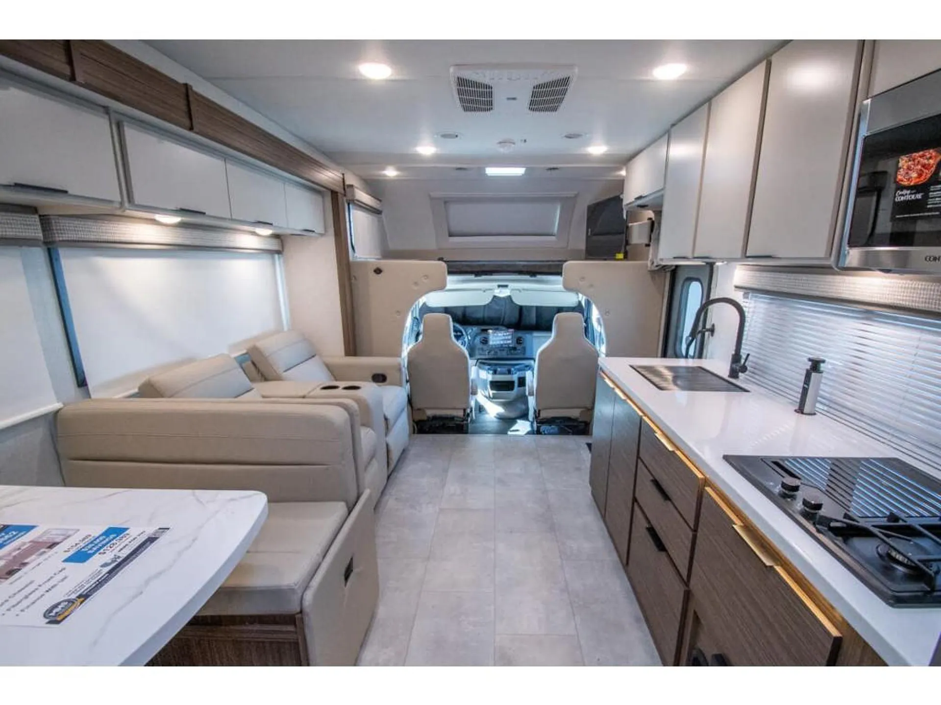 2027 Thor Motor Coach Quantum HS31 - Photo 3