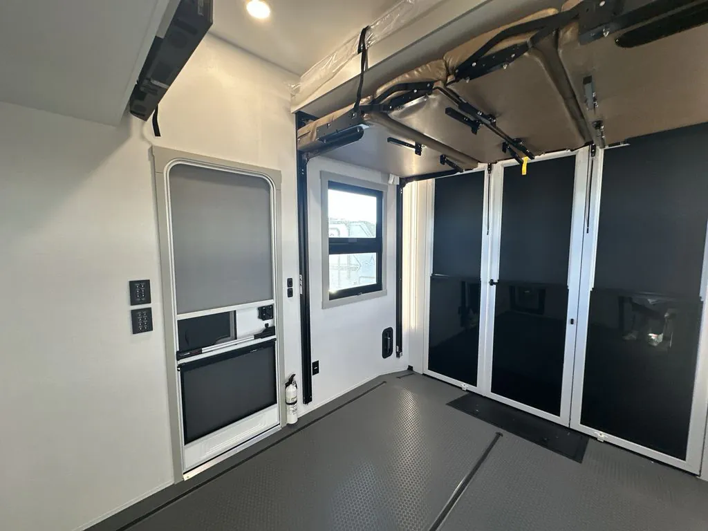 2026 Brinkley Model G 4100, Photos photo 18