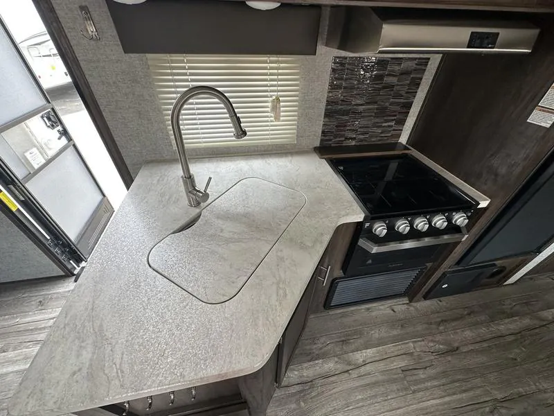 2019 Forest River Cherokee Alpha Wolf 26DBH-L, Photos photo 35