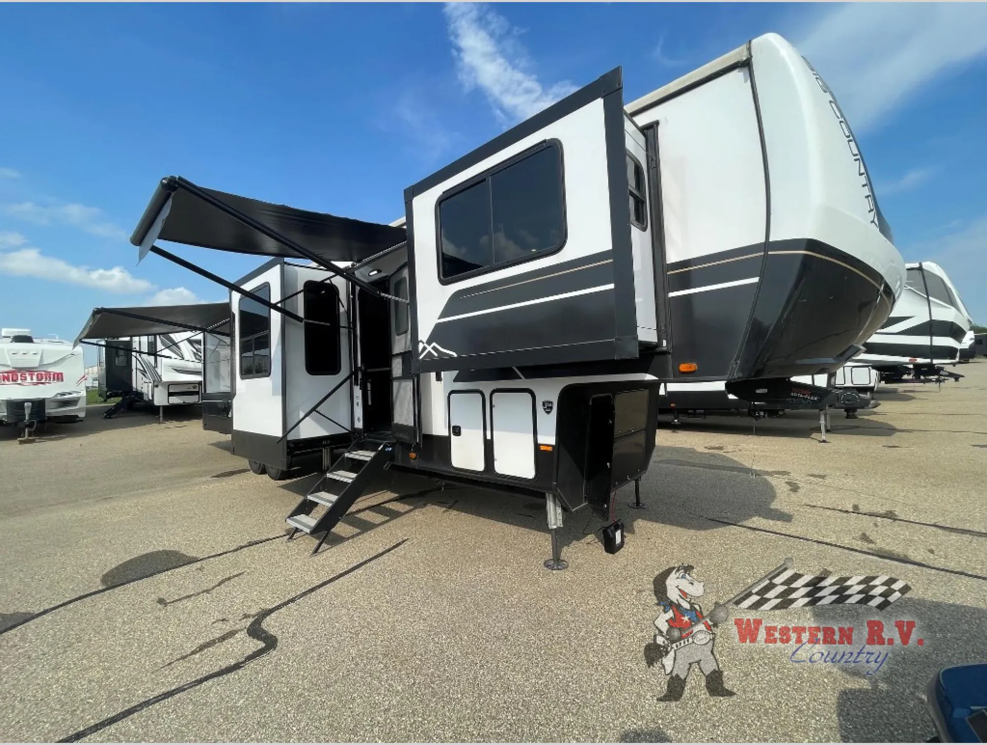 2024 Heartland Big Country 3905FL - Photo 4