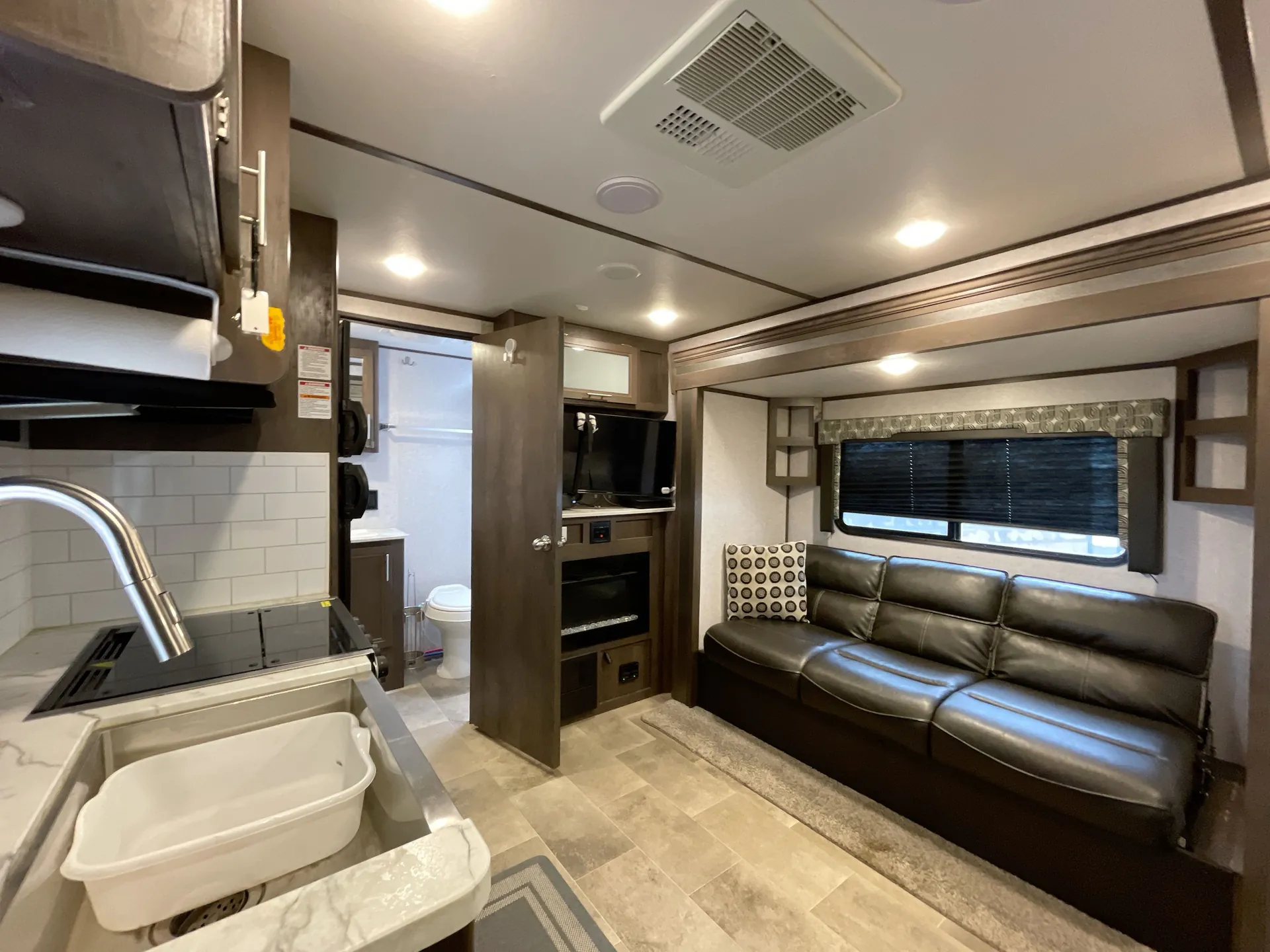 2021 Coleman Coleman Light 1805RB for sale in Mesa, AZ | RV Envy