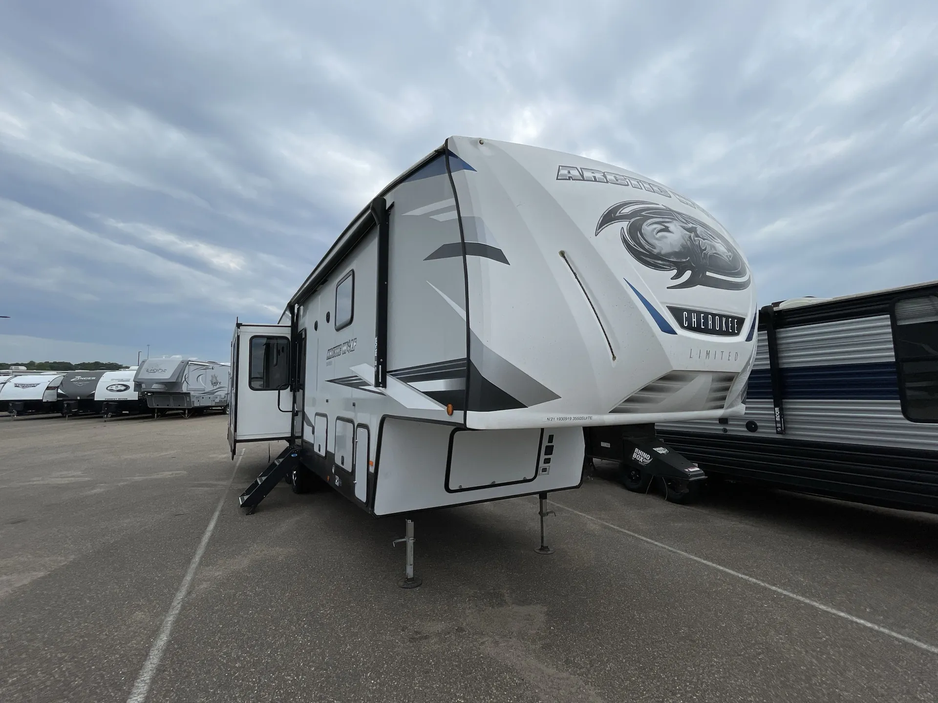 2021 Forest River Cherokee Arctic Wolf 3550 SUITE - Photo 2
