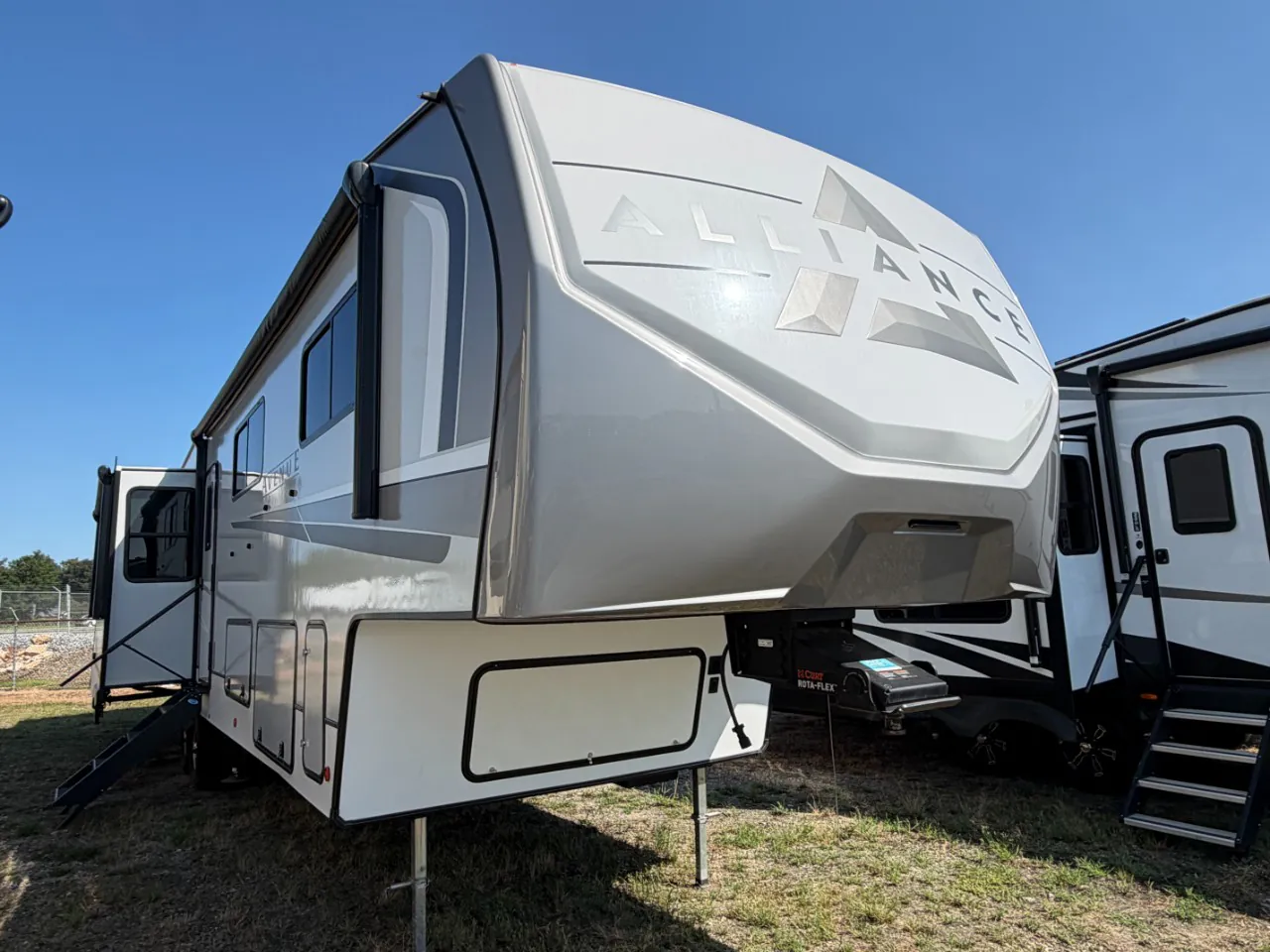 2024 Alliance RV Avenue 37MBR - Photo 2