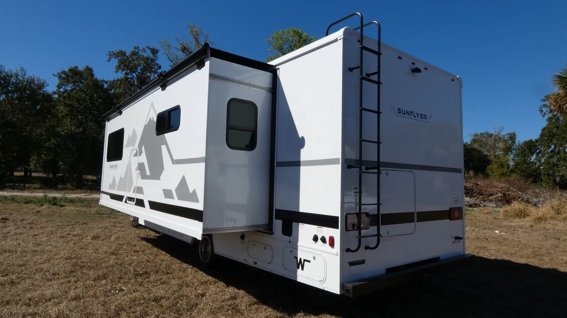 2026 Winnebago Sunflyer 28MB - Photo 4
