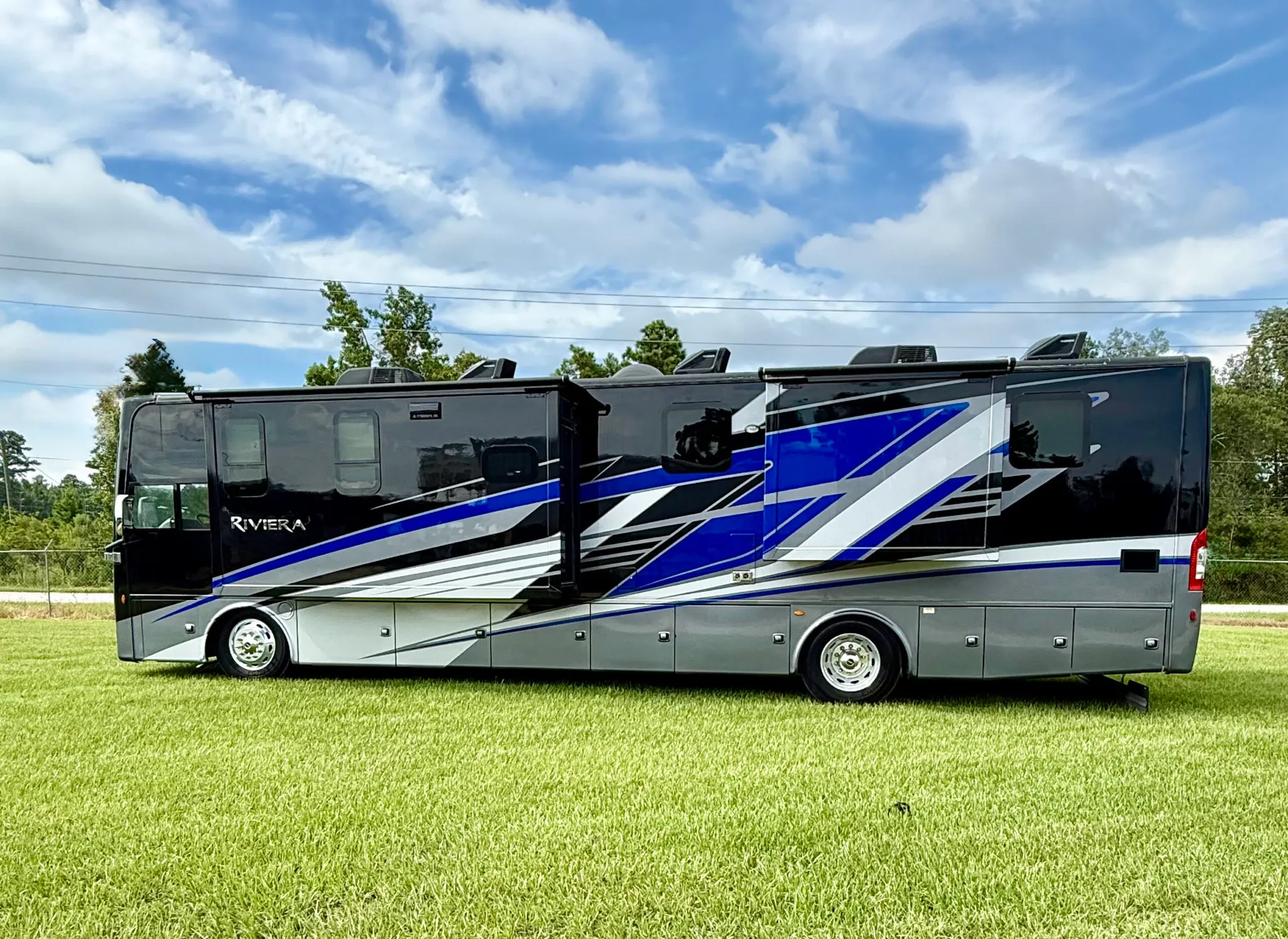 2024 Thor Motor Coach Riviera 39BH