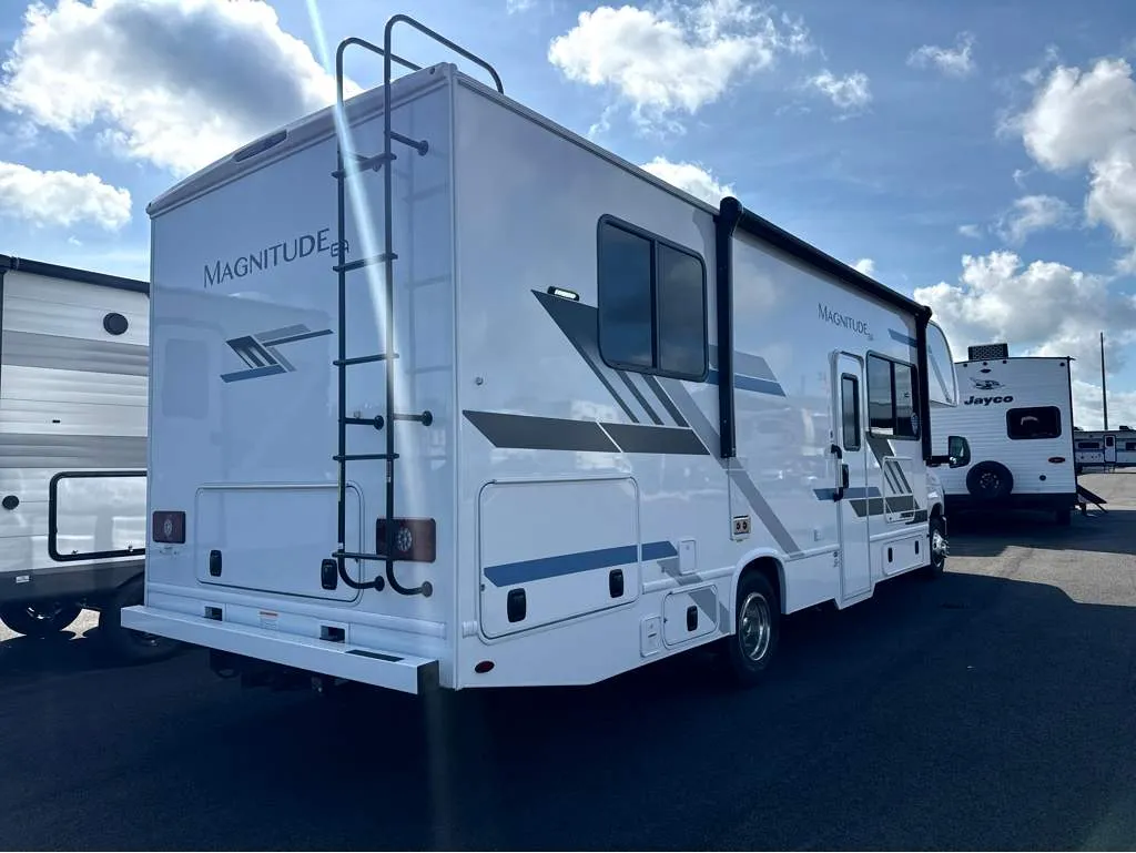 2027 Thor Motor Coach Magnitude GA28 - Photo 4