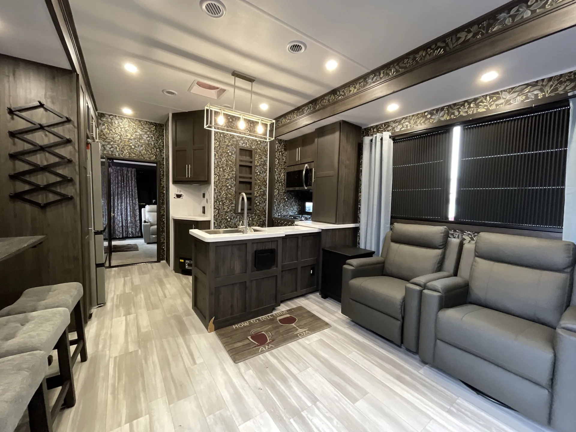 2025 Keystone Fuzion 432 — living area main