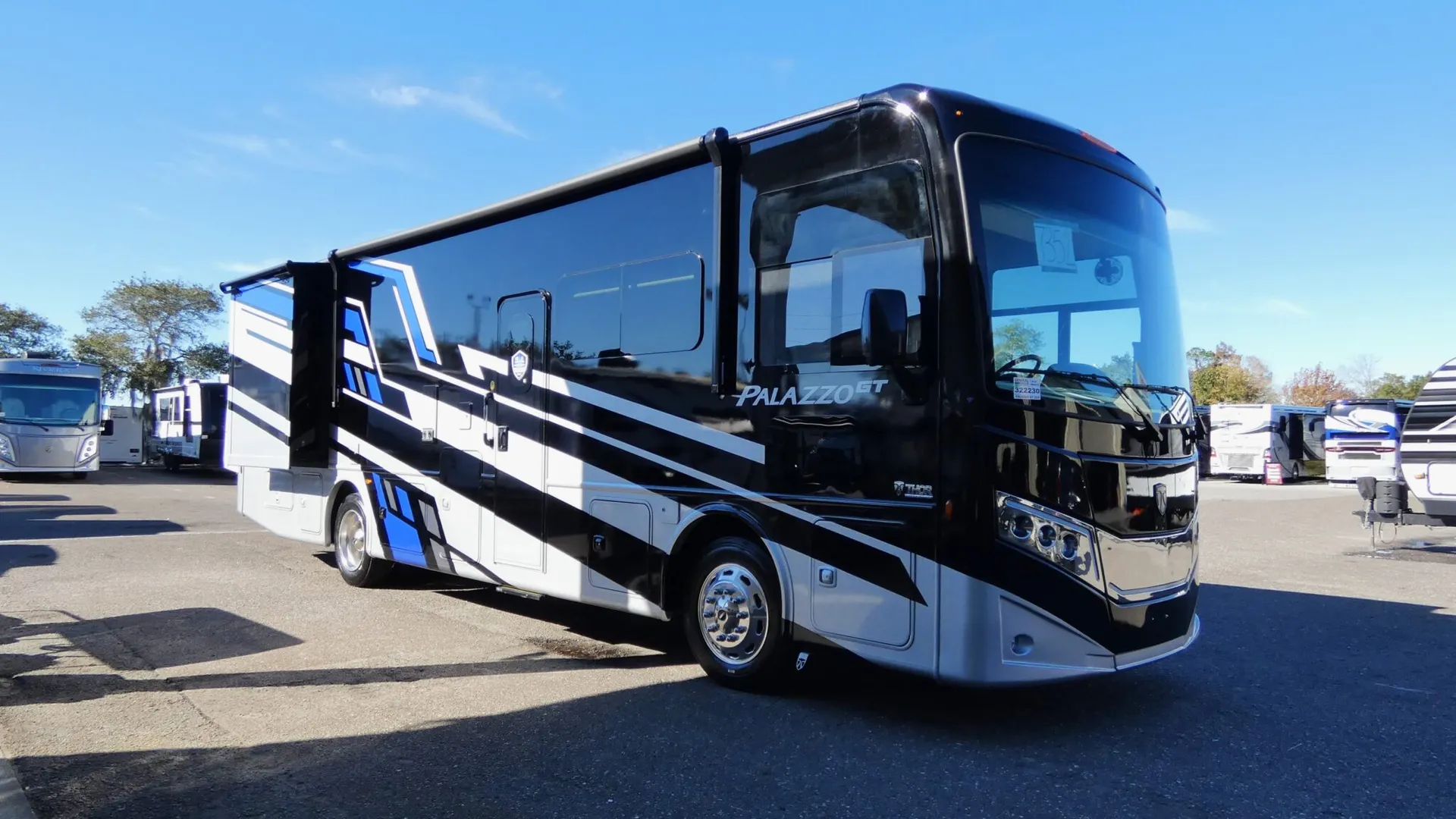 2026 Thor Motor Coach Palazzo GT 33.6 - Photo 2