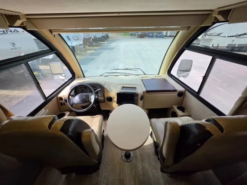 2018 Thor Motor Coach Vegas 27.7 - Photo 4