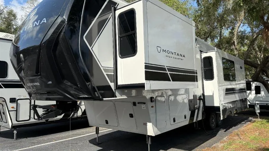 2027 Keystone RV Montana High Country 300RK - Photo 4