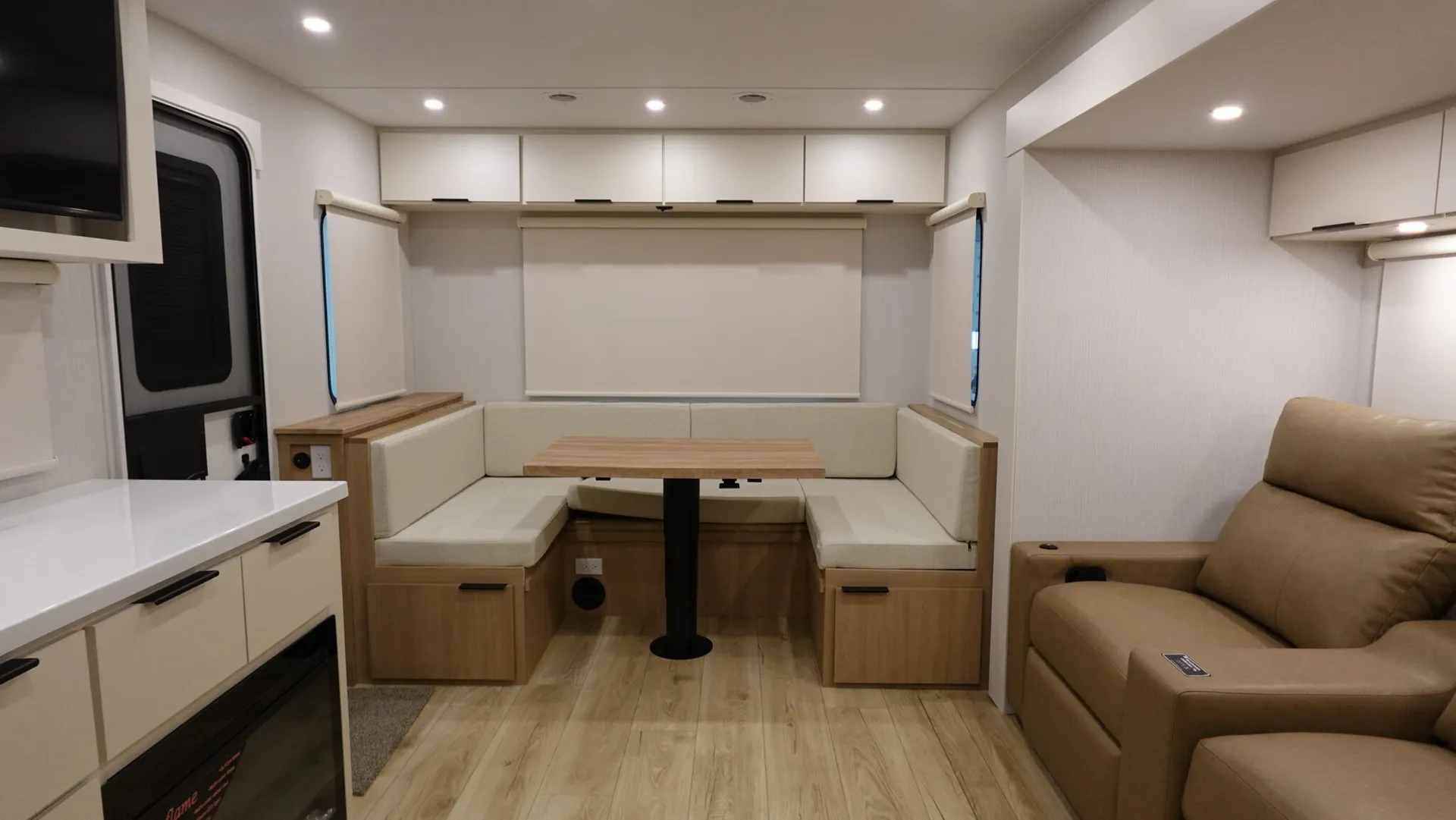 2026 Winnebago Thrive 25RLS - Photo 3